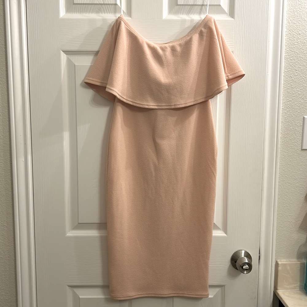 Strapless- body fitting, knee length dress